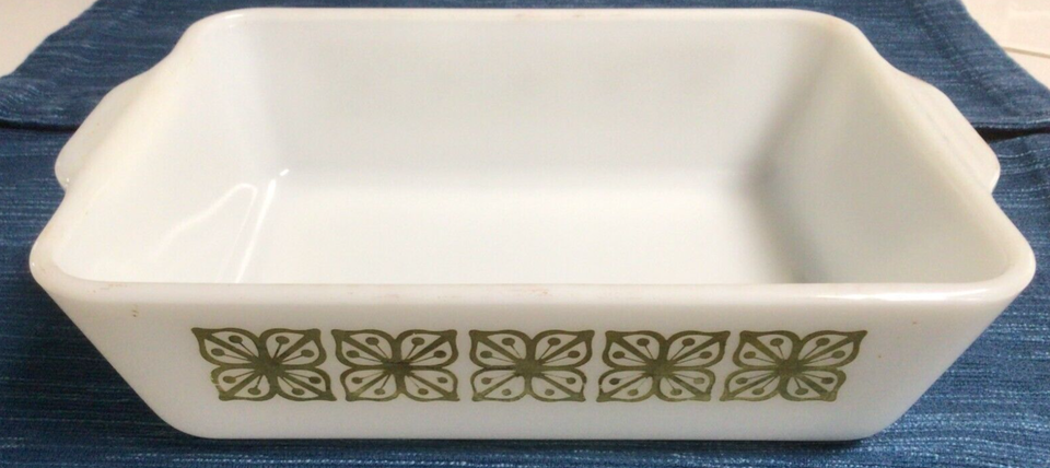 Primary image for Vintage Pyrex Milk Glass VERDE GREEN Square-Flowers 1.5 Qt Casserole. 0503 ~868A
