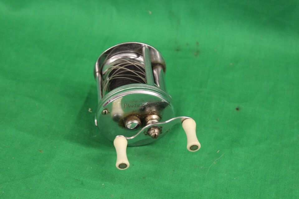 Primary image for Vintage Collectable Bronson Fleetwing 2475 Casting Reel