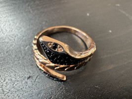 585 14K RG Stamped Wrapped Black Eye Serpentine Gem Size 7 Ring - $911.17 MXN
