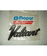 MOPAR NOS 1973 PLYMOUTH VALIANT FRONT FENDER EMBLEM / NAMEPLATE 3680462 - $1,427.73 MXN