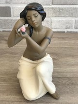 Nao by Lladro 02012023 Nude With Flower  - $190.00