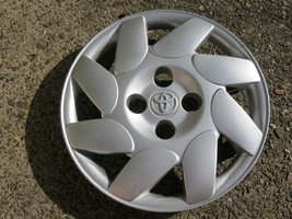 One 2000 to 2002 Toyota Corolla 14 inch hubcap wheel cover NO retaining ... - £25.29 GBP