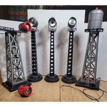 Vintage Marx Lionel Train Lighting Towers &amp; Water Tower Set For Parts Not Tested - £54.43 GBP