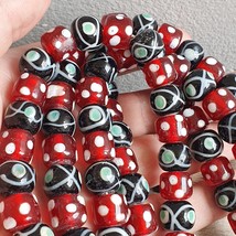 Collana vintage filo di perle di vetro rosso Skunk bianco a pois e occhi... - $787.47 MXN