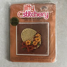 Vintage Jiffy Stitchery Marigolds on a Basket Kit #215 - $275.70 MXN