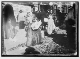 8&quot; x 10&quot; Photo 1908 Women carrying Salvation Army Xmas baskets, New York - $16.95