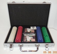 Cardinal&#39;s Professional Texas Hold Em Poker Set Aluminium Case Chips Dice - $23.56