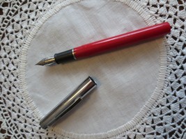 Vintage SHEAFFER Red Plastic &amp; Silver Metal FOUNTAIN PEN - 4 7/8&quot; - £4.78 GBP