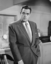 Perry Mason Raymond Burr classic pose in court room 8x10 Photo - £6.28 GBP