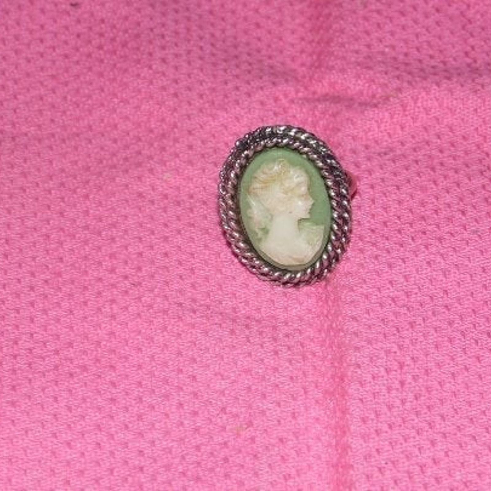 VTG BLUE WHITE CAMEO RING ADJUSTABLE - $11.03