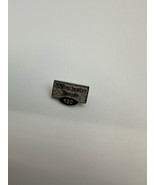 Vintage Winchester House 100 Lapel Pin 1.6cm BB6 - €6,87 EUR