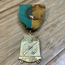 Vintage JROTC Air Rifle Medal with Ribbon Military Militaria KG JD - $14.85