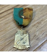 Vintage JROTC Air Rifle Medal with Ribbon Military Militaria KG JD - $277.44 MXN