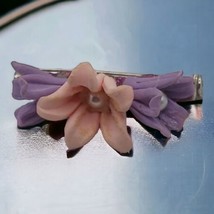 Vintage Ceramic Flower Pin, faux pearl bead centers, some leaves on purp... - $380.72 MXN