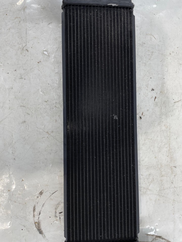 2014-2017 Maserati Quattroporte 3.0L Auxilliary Radiator OEM 16474838 Item image 5