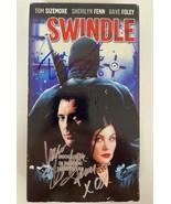 Tom Sizemore &amp; Sherilyn Fenn Signed Autographed &quot;Swindle&quot; VHS Movie - $935.05 MXN