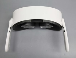 Meta Oculus Quest 3S 256GB VR Headset Only - White image 8