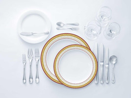 Laurel Collection Tableware Set of 32 White Party Plate Burgundy and Gold Border - £22.23 GBP