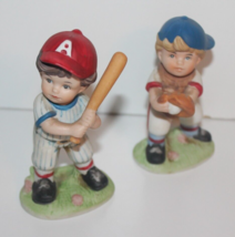 VTG Boys Room Decor Collectible Baseball Figurines Gift Catcher and Batter - £10.11 GBP