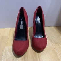 Michael Antonio Women&#39;s Size 7.5 Suede Red Loveme-2 Closed Toe Heels - $337.01 MXN