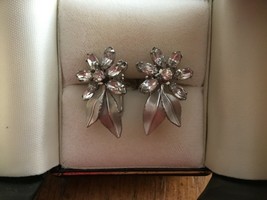 Vintage KREMENTZ screw-back EARRINGS Silvertone Flower rhinestones - £20.17 GBP