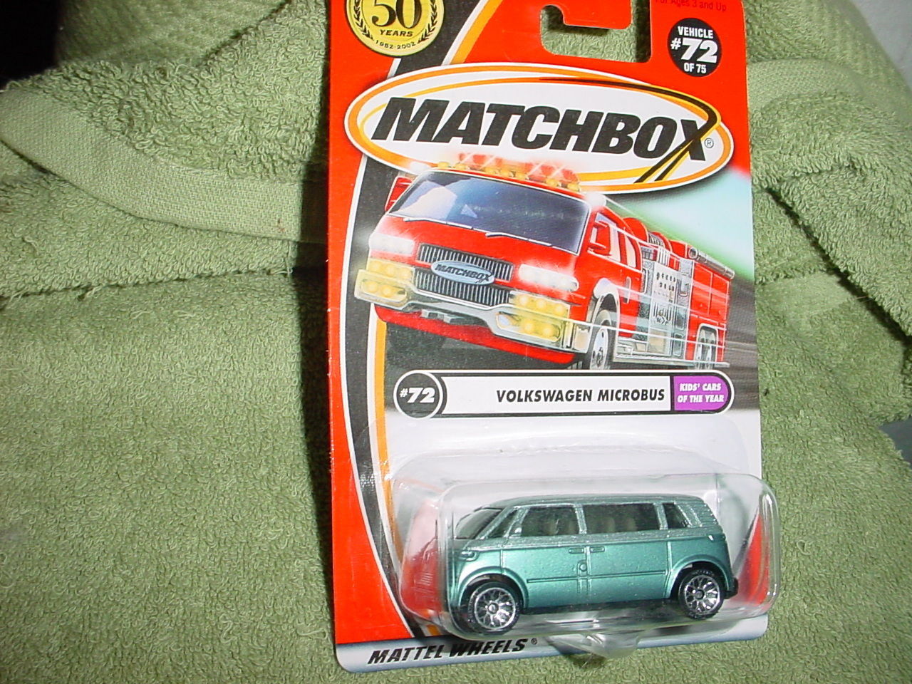 MATCHBOX VW VOLKSWAGEN MICROBUS  #72/75 1/64 2001 RELEASE MINT ON CARD FREE SHIP - $7.69