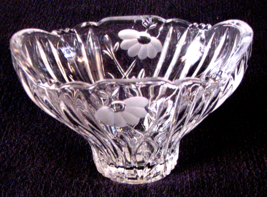 Vtg. Anna Hutte Bleikristall 24% lead crystal oval Bowl with Etched wild Rose&#39;s - £15.50 GBP