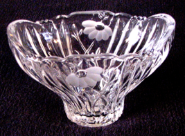 Vtg. Anna Hutte Bleikristall 24% lead crystal oval Bowl with Etched wild... - £15.81 GBP