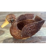 Avon Wicker Menagerie Duck Basket - $218.01 MXN