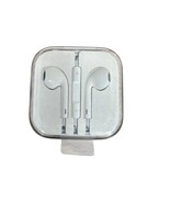 Genuine Apple Earbuds White Wired 3.5MM Jack Microphone Volume Control NEW - $290.88 MXN