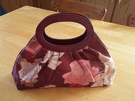 VICTORIA&#39;S SECRET 2-HANDLE SATINY FLORAL CLUTCH-LOOKS UNUSED-CUTE - £3.96 GBP