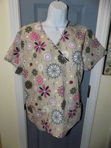 Denice Beige Flower Print Short Sleeve Scrub Shirt Size Small Women&#39;s EUC - £13.98 GBP