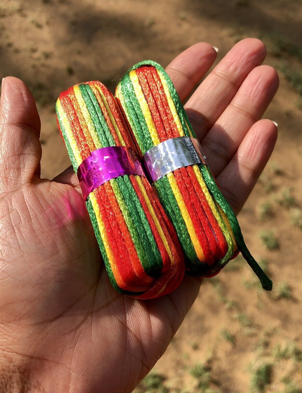 2 pulseras religiosas indias de seda multicolor Mauli kalawa Moli Kalaya - $10.33