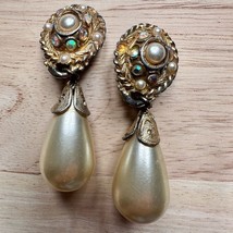 French romance pearl earrings, clip on, gold tone, vintage bridal glam - $883.12 MXN