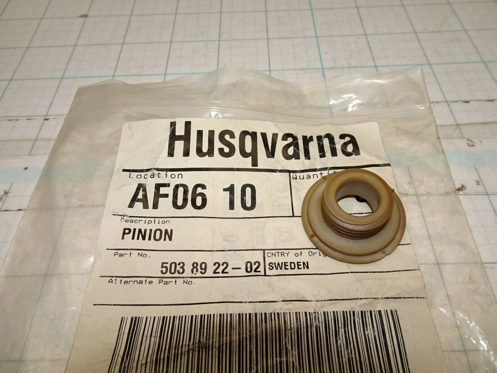 Husqvarna 503892202 Pinion Oil Pump Drive Gear OEM NOS - $15.46