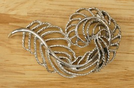 Vintage Costume Jewelry GERRYS Silver Tone Metal Curled Feather Plume Brooch Pin - £13.15 GBP