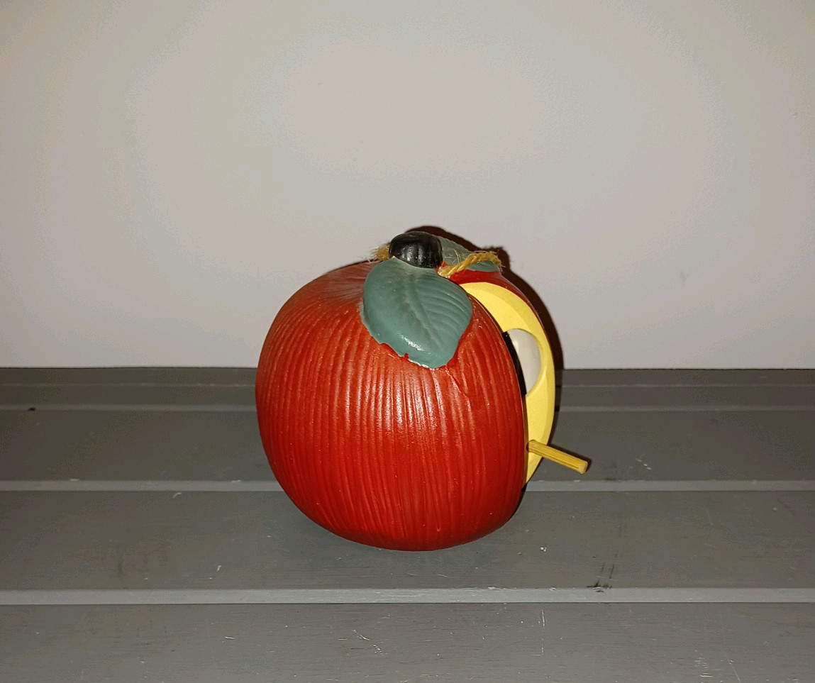 Ceramic Apple Shaped Bird House Feeder Item image 5