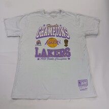 Mitchell & Ness NBA LOS ANGELES LAKERS 1985 NBA Finals Champion T-Shirt Boys XL image 9