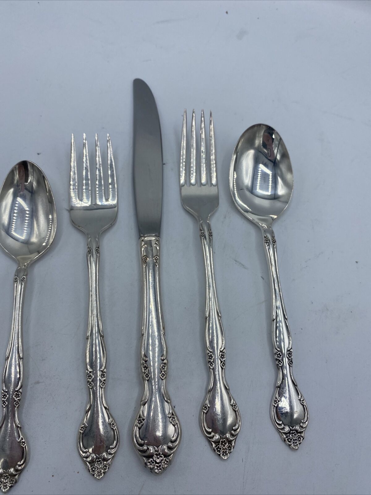 ONEIDA SILVER Affection (Silverplate, 1960) 5 Piece Place Setting Floral... - $34.64