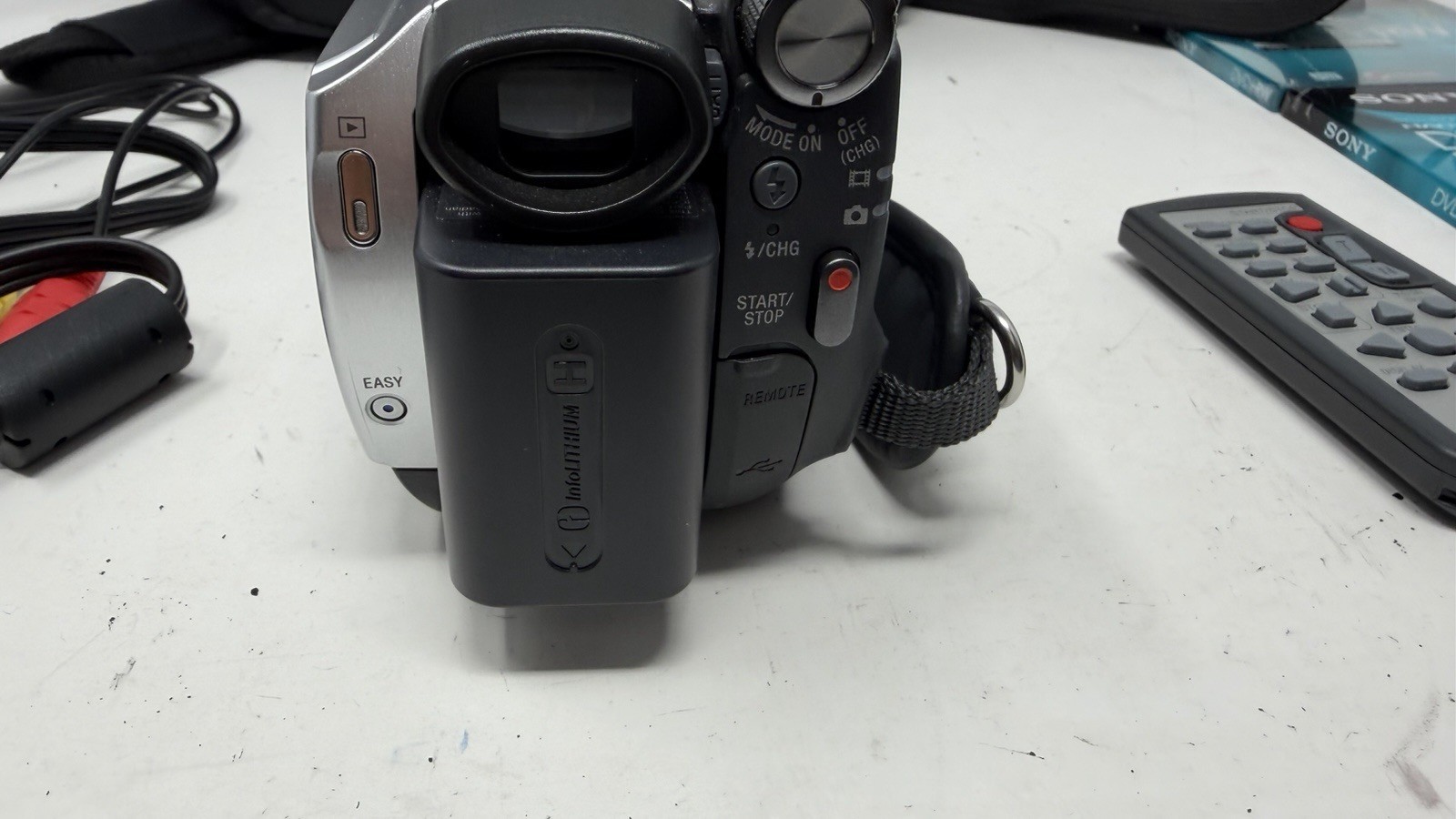 Sony Handycam HDR-UX5 High Definition + battery and charger Tested And Working Item image 8
