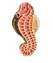 Seahorse Pin Badge - $79.38 MXN