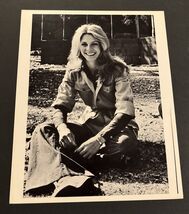 Vintage Black-and-White 8x10 Photograph Actress Lindsay Wagner - $10.00