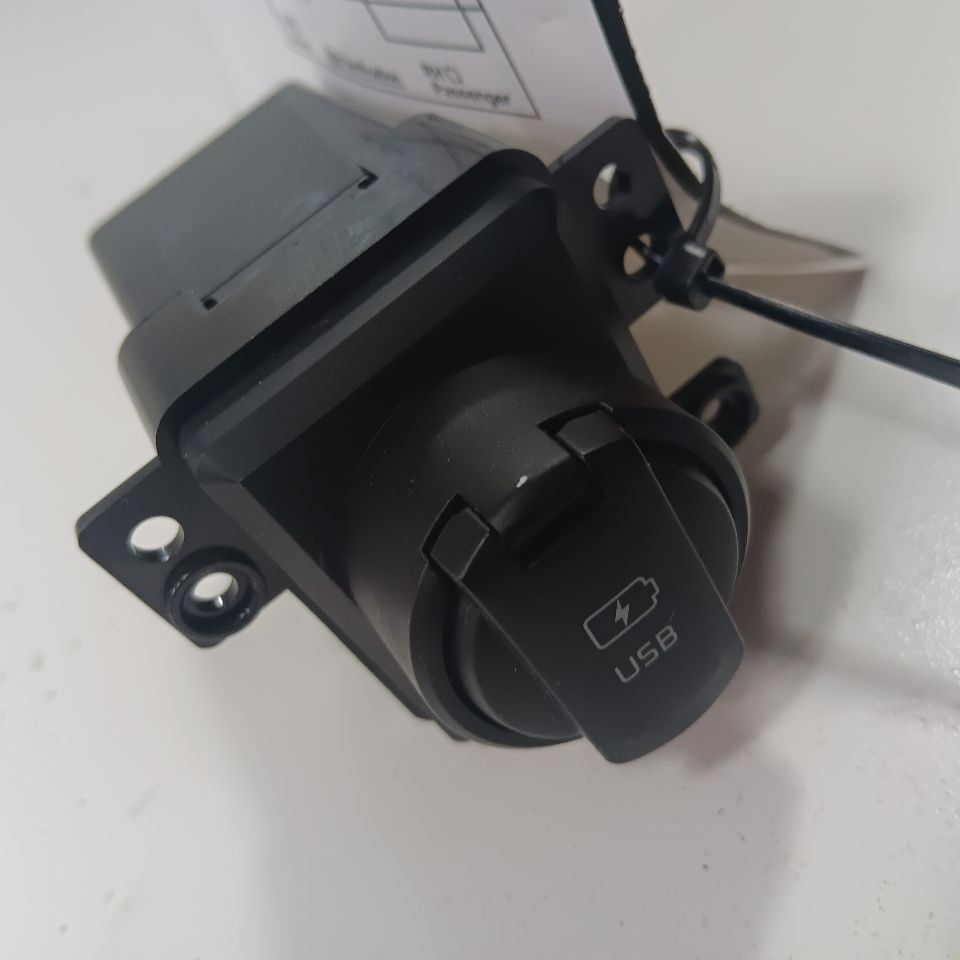 Kia Sorento USB Plug In Hub Port  2018 2017 2016 - $32.94