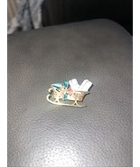 Beautiful Brooch Pin Gold Tone Christmas Sleigh Red Green Beige Enamel 1... - $16.55 CAD