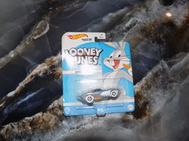 Hot Wheels Looney Tunes- Bugs Bunny 2023 Character Cars NEW - $13.50