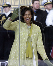 First Lady Michelle Obama waves at crowd 2009 Inaugural Parade Photo Print - £7.08 GBP