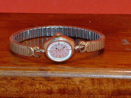 Pre-Owned Vintage Women’s Helbros Gold Tone Hand Wind Dress Watch (Parts Only) - £6.72 GBP