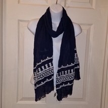 Beautiful OLD NAVY 63&quot; Navy Scarf White Embroidery - $147.80 MXN
