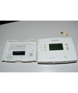 Honeywell Thermostat 50061478-004  Thermostat with batteries w1a - $34.84 CAD