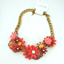 Charming Charlie Gold Tone Pink Red rose flower floral Bib Statement Necklace - £22.47 GBP